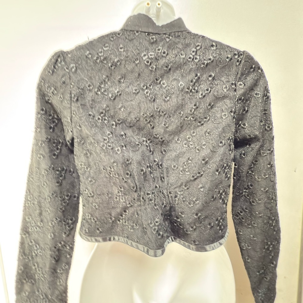 Elegant Black Embroidered Jacket - Picture 5 of 8